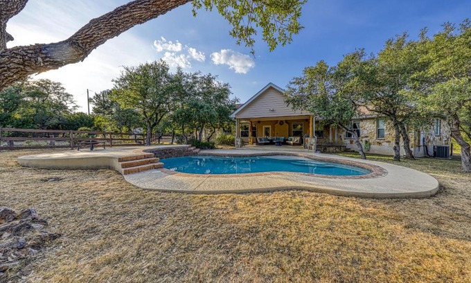 Wimberley Casa | River Mountain Retreat