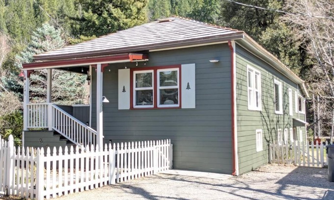 Dunsmuir Chalet De Esquí | River Oak Retreat - Upper Sacramento Riverfront!