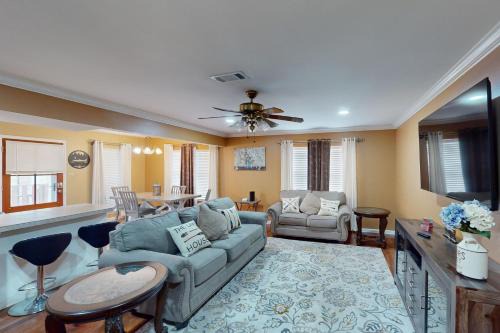 New Roads Casa | River on the Pointe