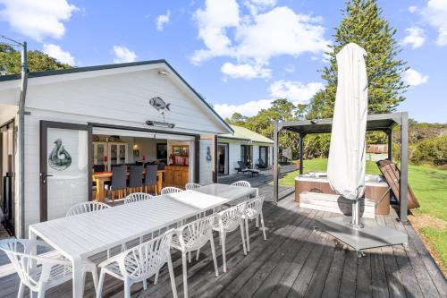 Haruru Casa | River Palms Retreat - Paihia Holiday Home