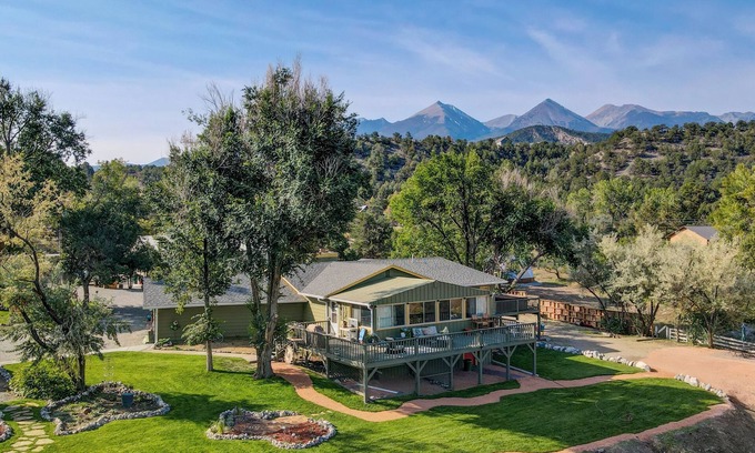 Howard Casa | River Place Retreat- Perfect Retreat for Large Groups or Families