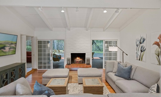 Carmel Valley Casa | River Retreat: 4B RiverFront Hot Tub 30 Night Min