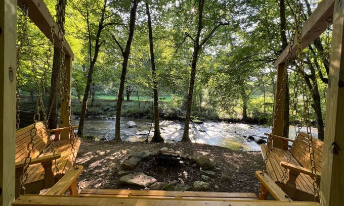 Traphill Casa | River Retreat near Stone Mountain