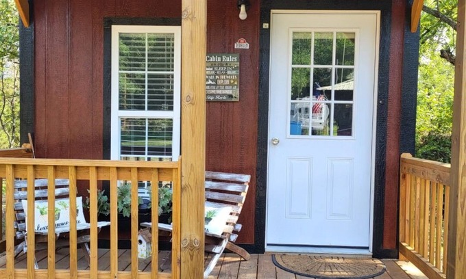 Proctor Cabina | River Rock Cabin 11 - Wilderness RV & Adventure Park