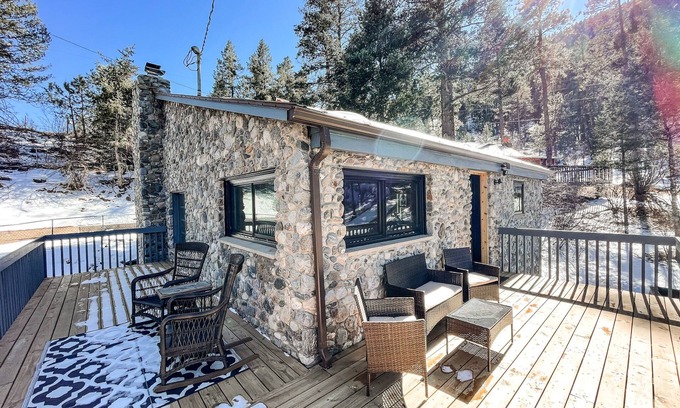 Cascade-Chipita Park Casa | ♥︎River Rocks Retreat♥︎HOT TUB/FIRE PIT/MTN VIEWS