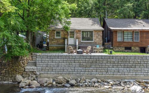 Gatlinburg Villa | River Romance