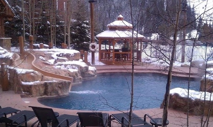 River Run Condominio | Más cercano a la góndola ~ Nivel principal ~ Salir a la piscina y bañera de hidromasaje