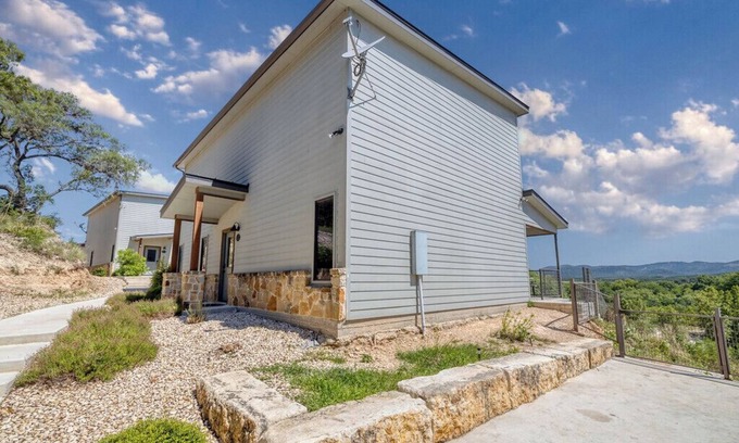 Concan Cabina | River's Edge Lodge #2 on the Frio