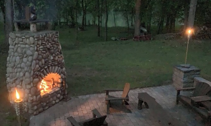 Charleston Cabina | River's Edge on the Hiawassee River