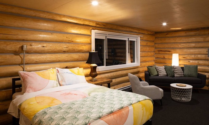 Clearwater Cabina | River's Edge Retreat - Granite Glamping Cabin