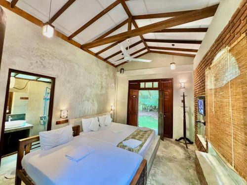 Wellawaya Cabina | river side resort - wellawaya