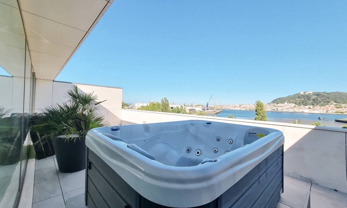 Viana do Castelo Apartamento | River Town View - next to the beach with a view