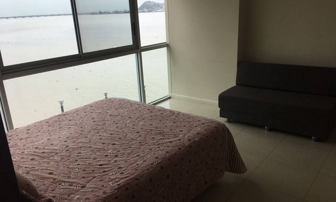 Las Penas Apartamento | Apartamento con vista al río Puerto Santa Ana