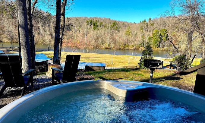 Arden Chalet De Esquí | River View Bunk Cabin with Hot Tub