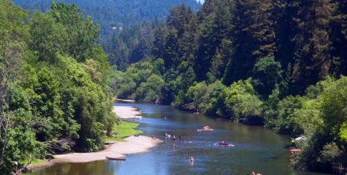 Healdsburg Casa | River View Lodge A Wine Country Escape