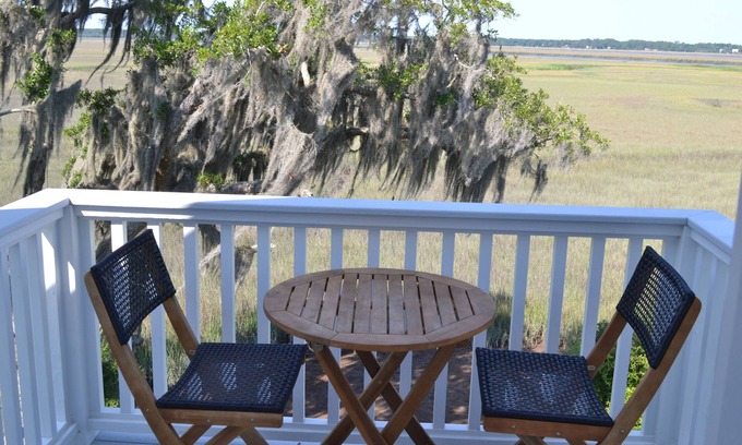Sunbury Apartamento | River Vista 180 -1BR 1BA Riverfront Apt only 0.2 m to Sunbury Crab Co Restaurant