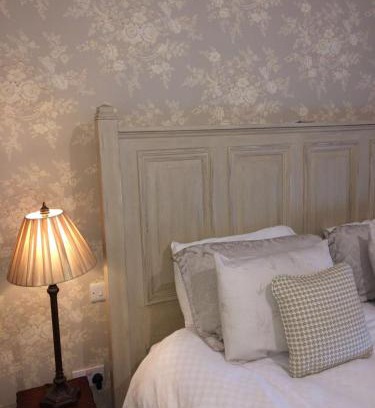 Tallanstown Casa | Riverbank, Country Pub and Guesthouse