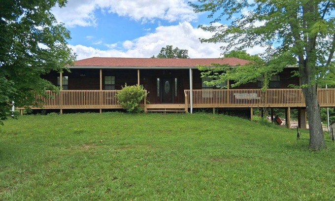 Leasburg Casa | Riverbend Getaway-Adventure awaits- minutes to swim, float, fish, hike and relax
