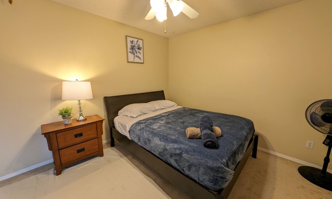 Southeast Calgary Casa | Riverbend Retreat: Spacious Haven