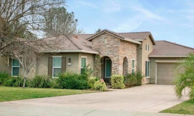 South Bechelli Casa | Rivercrest Branch House