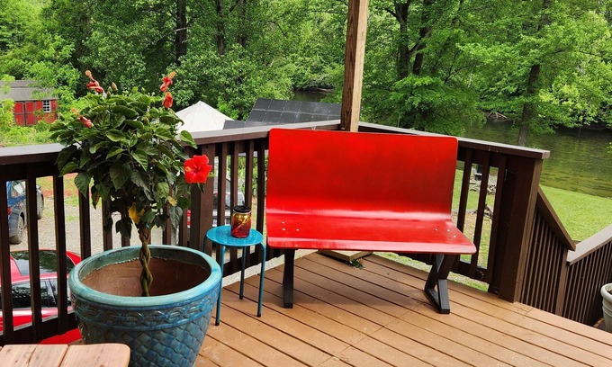 Tennga Cama Y Desayuno | Riverdell Arts Sunflower Cottage