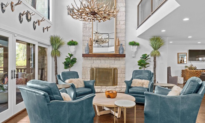 Wimberley Casa | Riverfront | 5 Acres | 2 Hot Tubs | Sleeps 17