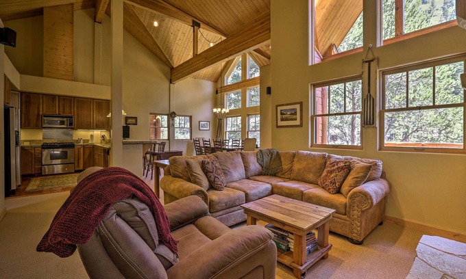 Tahoe City Casa | ¡Acogedora casa de pueblo Alpine Meadows en el río Truckee!