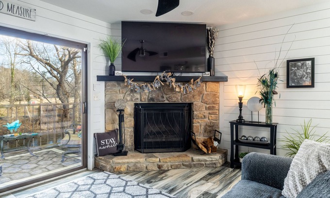 Townsend Condominio | Riverfront Condo, Super Conveniently Located!