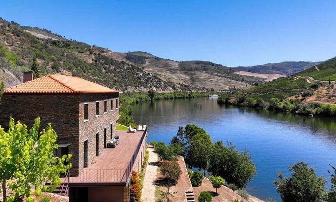 Cotas Villa | Villa de Lujo a Orillas del Río en el Valle del Duero con Piscina y Desayuno