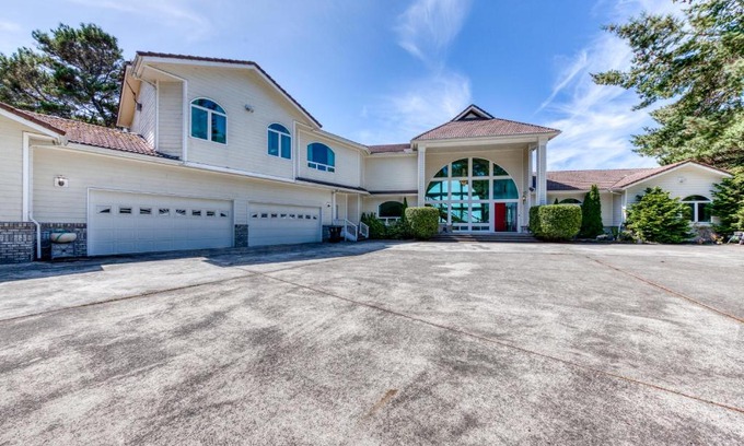 Florence Casa | Riverfront Estate