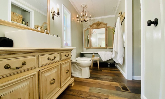 Trail Casa | Riverfront Gem with Big Deck, Fishing & Adventure. Comfy beds, upgraded beauty