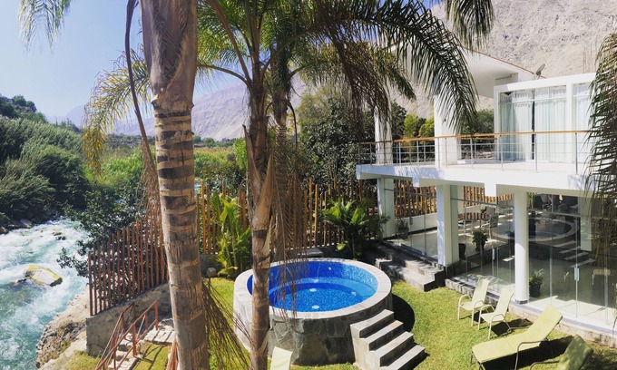 Lunahuana Casa | Riverfront house with private pool and garden