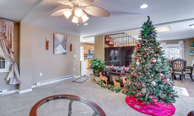 Kresgeville Casa | Riverfront Kresgeville Getaway Near Blue Mountain!