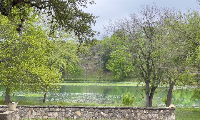 Ingram Cabina | Riverfront Luxury On the Guadalupe - Experience Hill Country's Finest