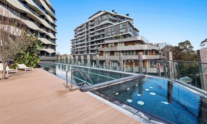 Abbotsford Apartamento | Riverfront Luxury & Resort Style Amenities