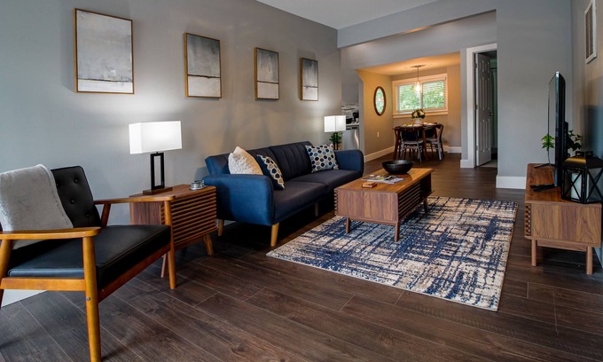 Verona Apartamento | Riverfront Mid Century 1 Bedroom 1 Bath