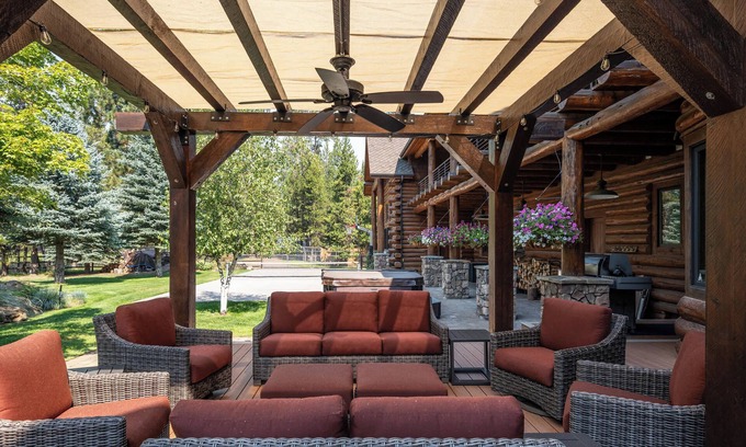 Three Rivers Casa | Riverfront, Pool Table - Deschutes River Lodge