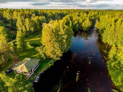 Lasakoski Chalet De Esquí | Riverfront Retreat Willa Lohi with sauna, rapids & wild nature