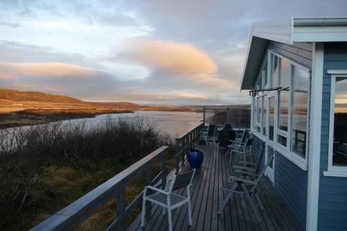 Selfoss Casa | Riverfront romantic Asgardur vacation home of comfort