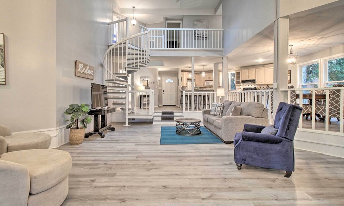 Savannah Casa | Riverfront Savannah Getaway w/ Pool & Dock!