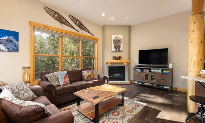 Keystone Casa | Riverfront Townhome/On Shuttle Route to Slopes/Hot Tub Access