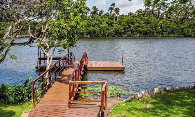 Barreirinhas Apartamento | Riverfront with pier and pool