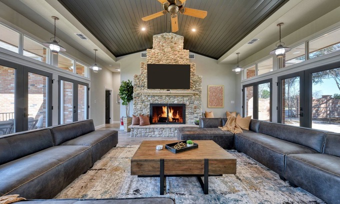 New Braunfels Casa | RiverHaus Retreat at Gruene | 7 Bed, 7.5 Bath