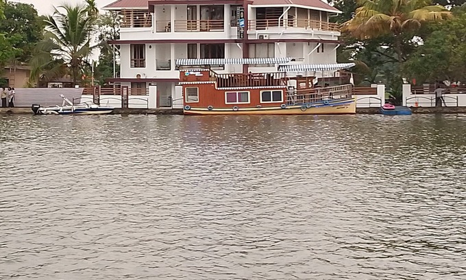 Nedumudy Complejo | Riveria Adventures Waterfront Resorts with modern comfort & paddy-view stays