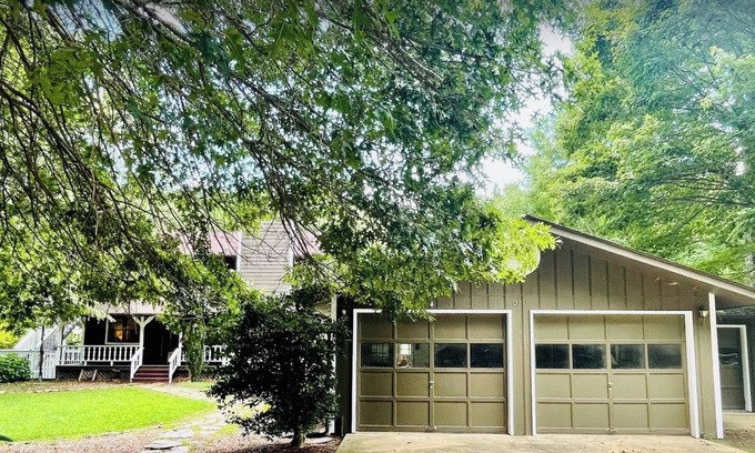 Burnsville Casa | Riverlanding 4 bdrm home River and Mountain Views
