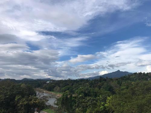 Kandy Apartamento | Riverside Bliss