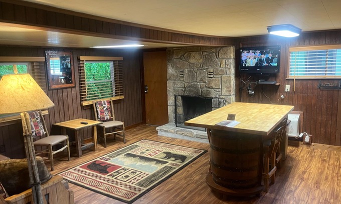 Pittman Center Cabina | Riverside Cabin minutes to Gatlinburg