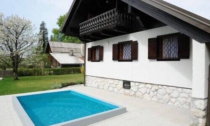 Preddvor Chalet De Esquí | RIVERSIDE CHALET CON PISCINA, EXCELENTE UBICACION PARA ATRACCIONES Y RELAX