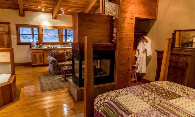 Ruidoso Casa | Riverside Cottage #24