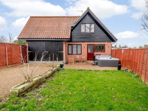 Loddon Casa | Riverside Cottage